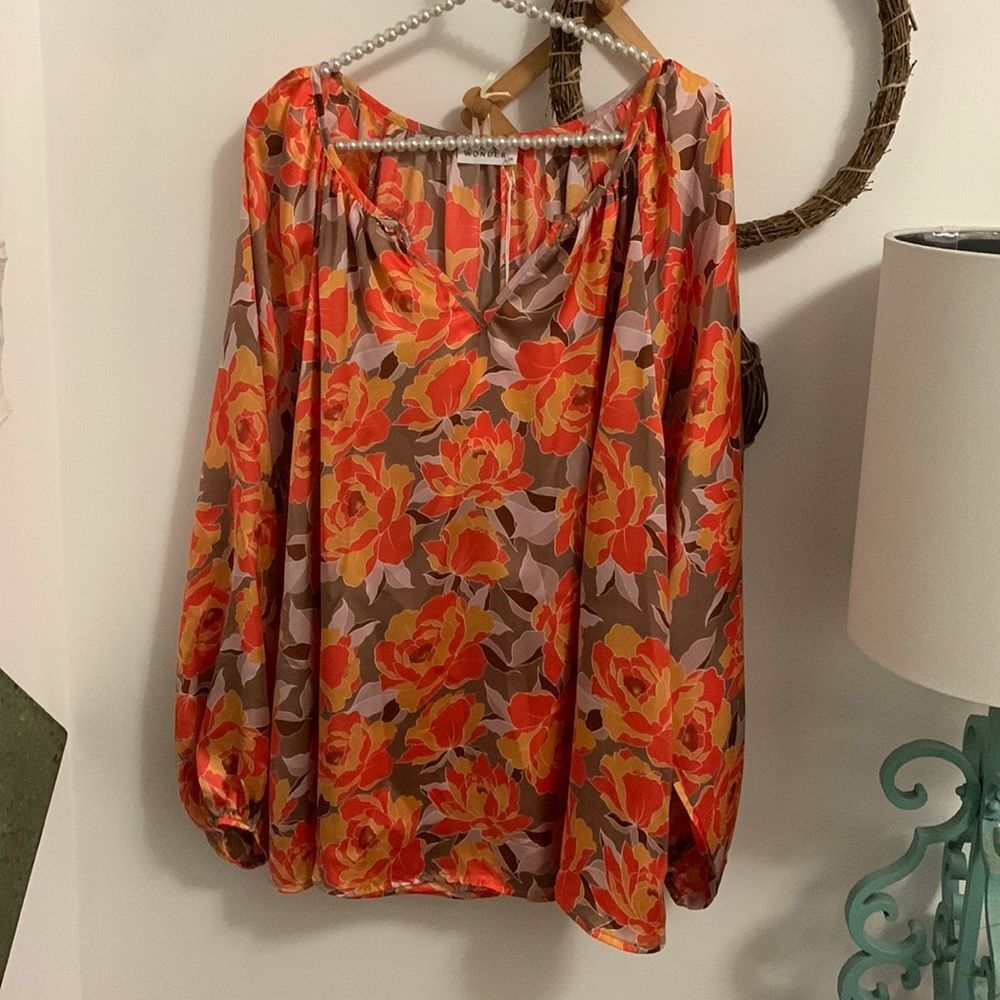 Emily wonder nwt 2x floral top